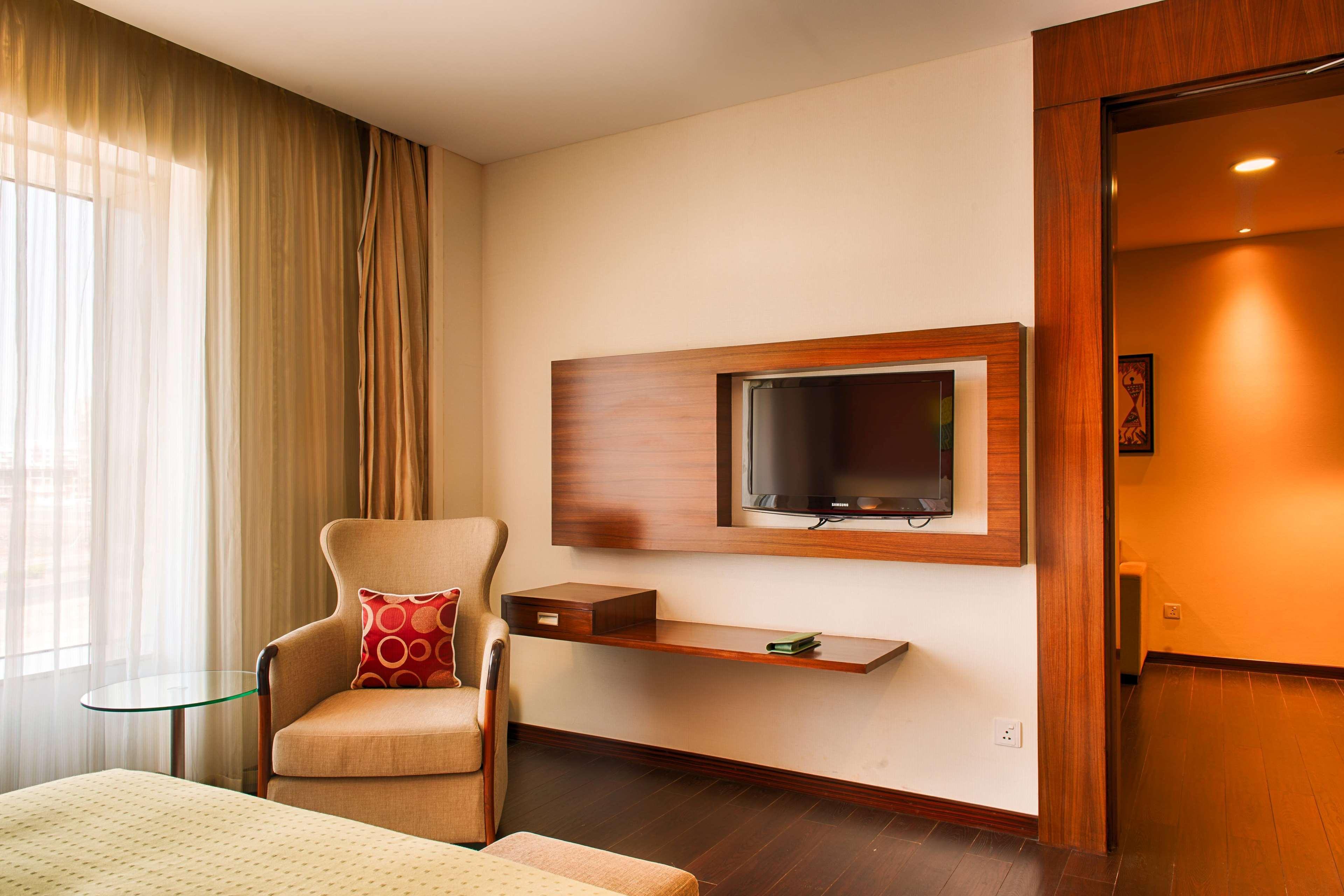 Ramada Plaza By Wyndham Pune Hinjewadi Dāpuri Exterior foto