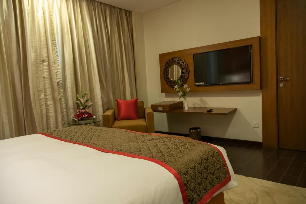 Ramada Plaza By Wyndham Pune Hinjewadi Dāpuri Exterior foto